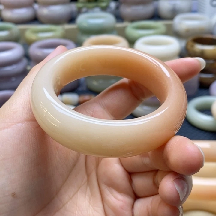 石英岩玉未镶嵌手镯