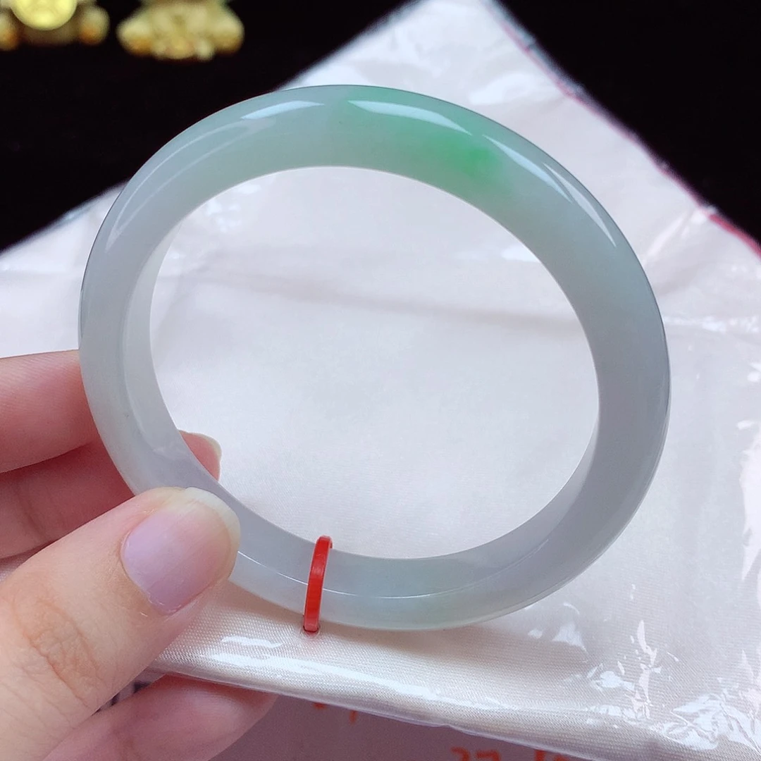 翡翠手镯未镶嵌天然