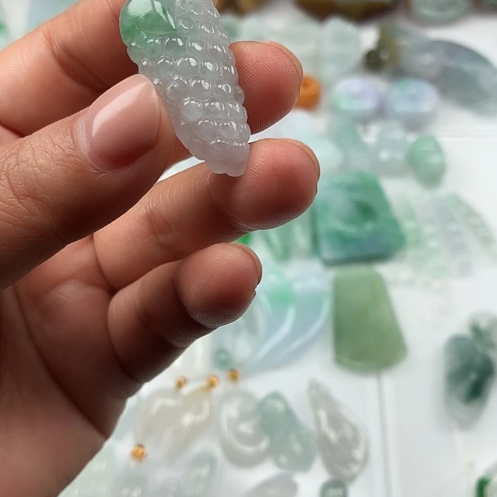 翡翠未镶嵌颈饰纯A