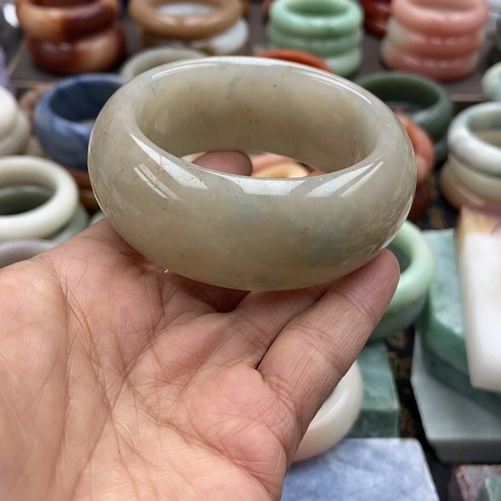 石英岩玉未镶嵌手镯老料蓝冰