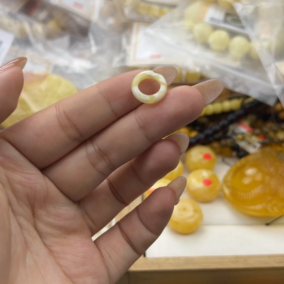 琥珀珠宝奇石未镶嵌