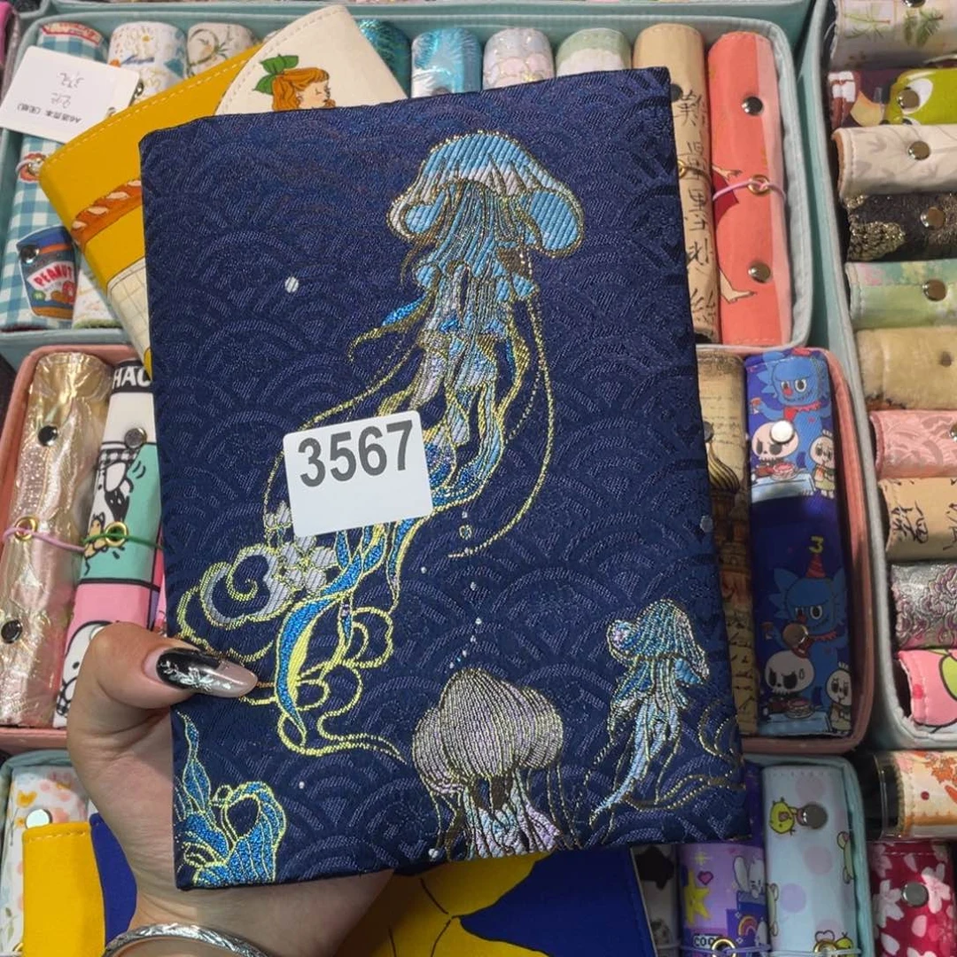 刺绣小*陈a5定页仅书衣3567。