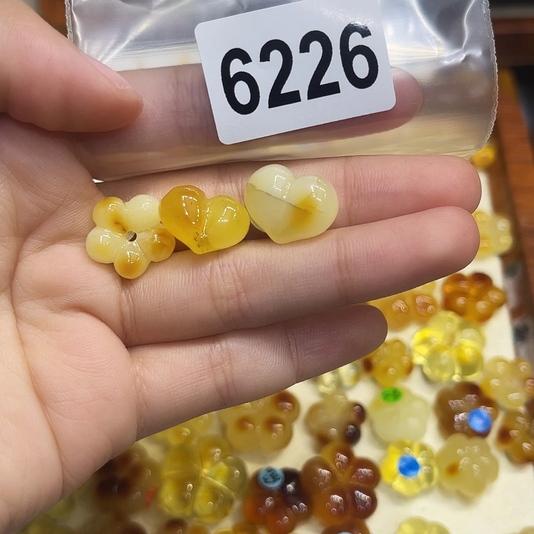 中***工琥珀未镶嵌珠宝奇石