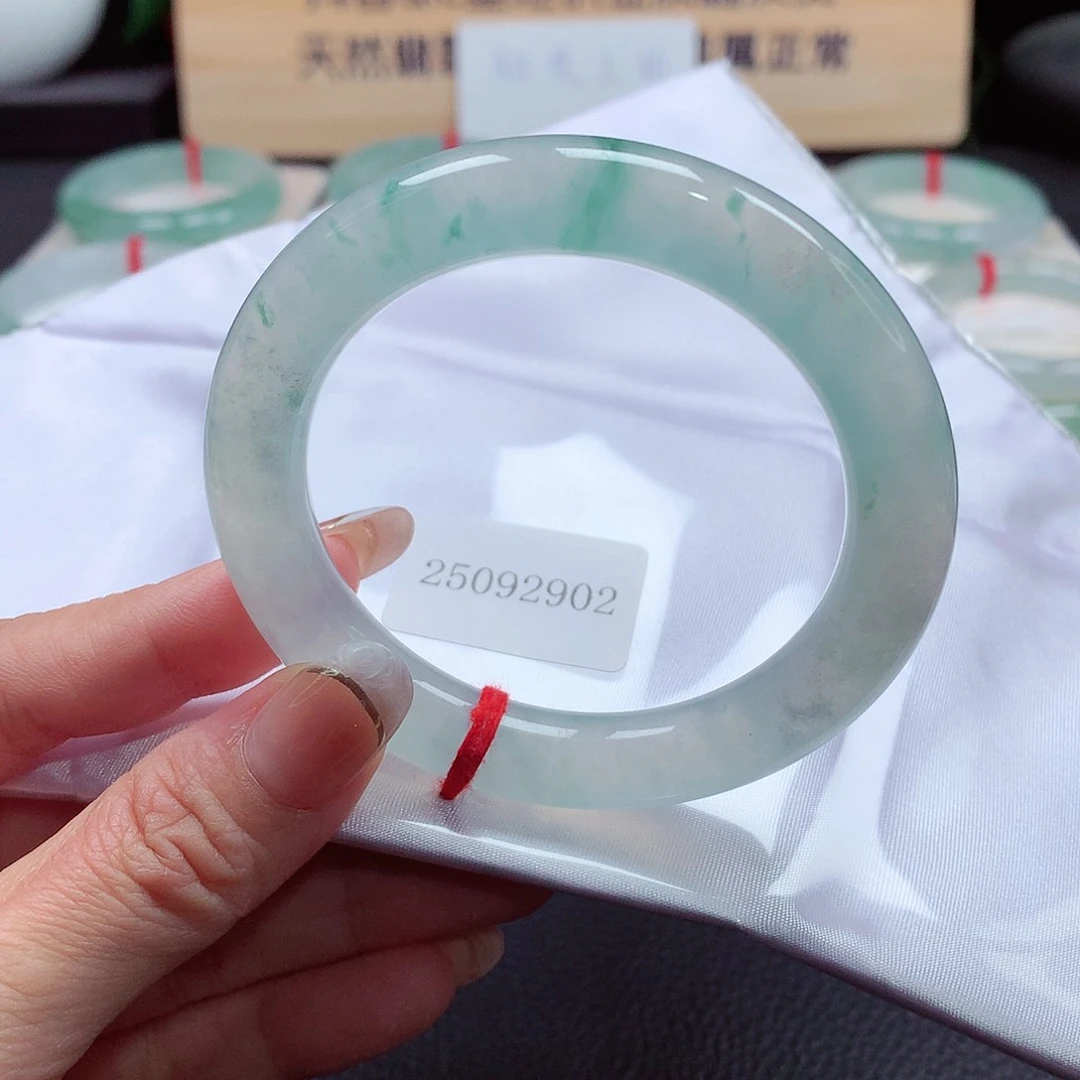 未镶嵌手镯（圆镯）翡翠107号，天然A货翡翠手镯