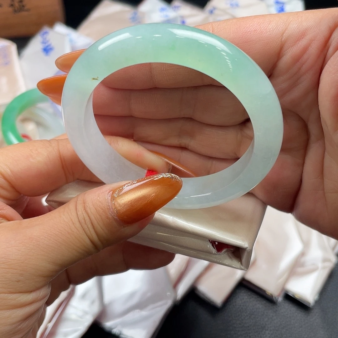 翡翠未镶嵌手镯53.3正圈