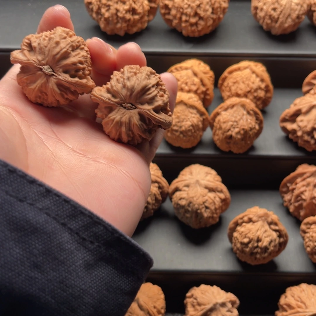 游***贤文玩核桃吊坠白狮子