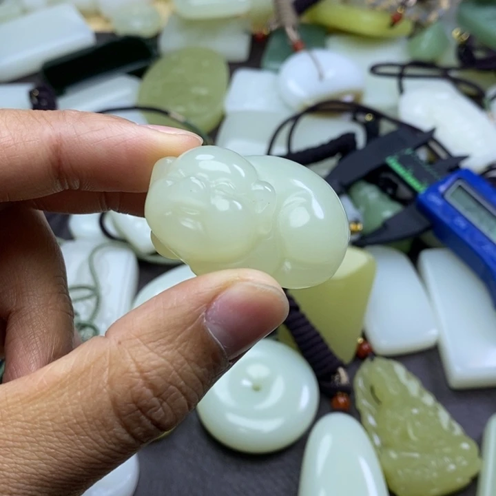 和田玉未镶嵌颈饰