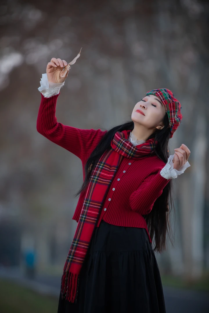 【一依定制】8882显瘦坑条圆领长袖针织衫设计感短款女减龄时尚