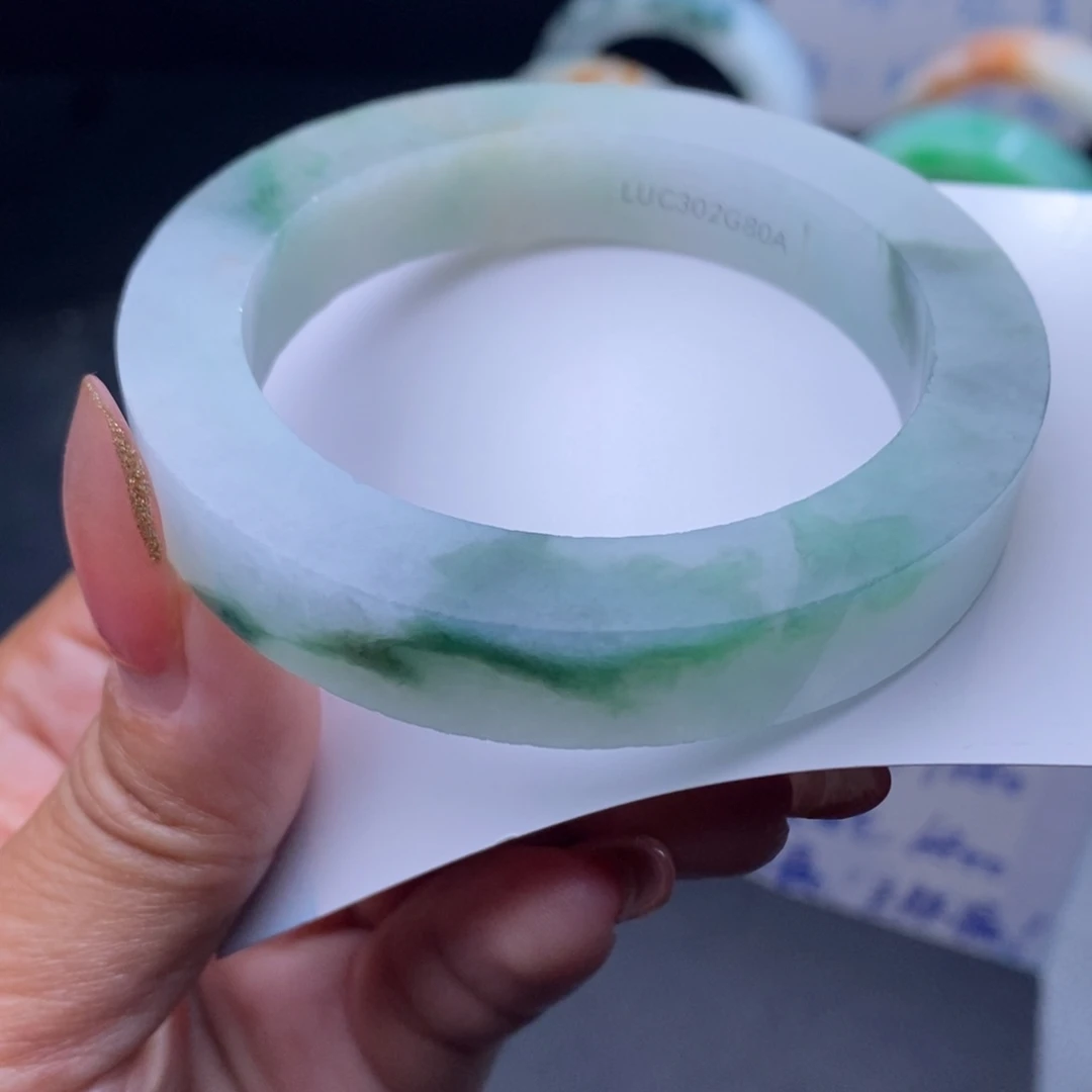 定制翡翠未镶嵌翡翠手镯