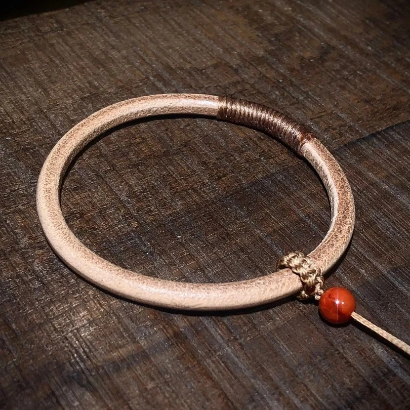 手工牛皮挂绳时尚