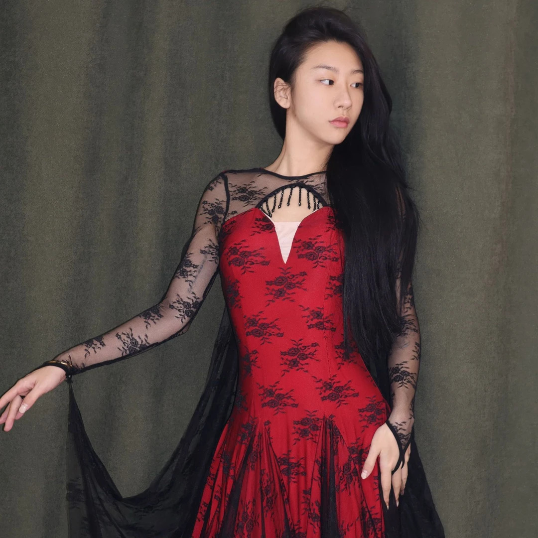 Tina舞服2026年新款蕾丝红底限量双层鱼骨露背连衣裙大袖飘L04