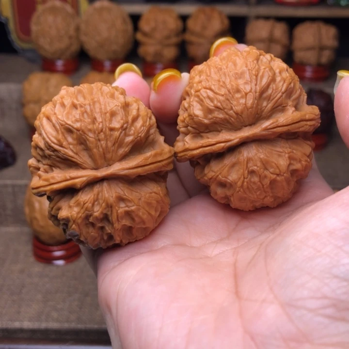 文玩核桃把件11号浪蝶纹狮子头45尺