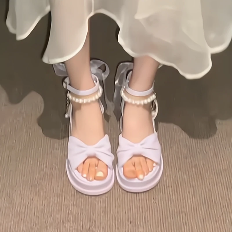 ~羊皮版~珍珠链条绑带蝴蝶结增高厚底凉鞋女夏仙女风休闲松糕凉拖