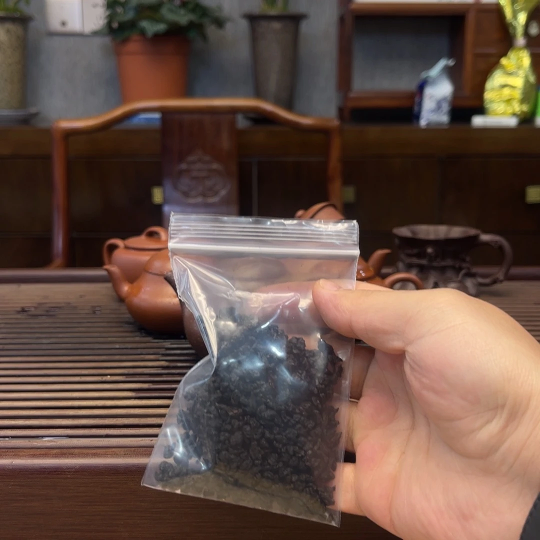 紫砂茶壶扛****下扛着小旗儿