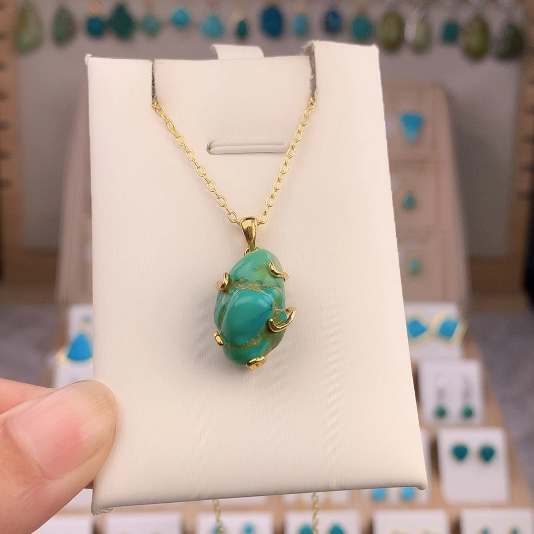 绿松石未镶嵌颈饰