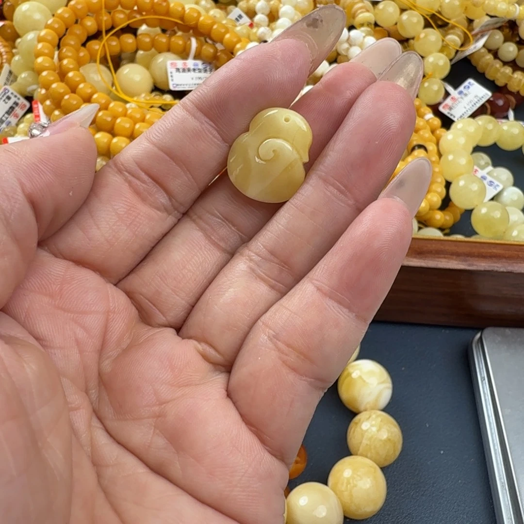 琥珀未镶嵌珠宝奇石