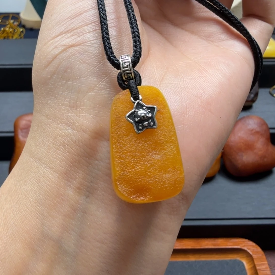 琥珀吊坠(赠链)未镶嵌