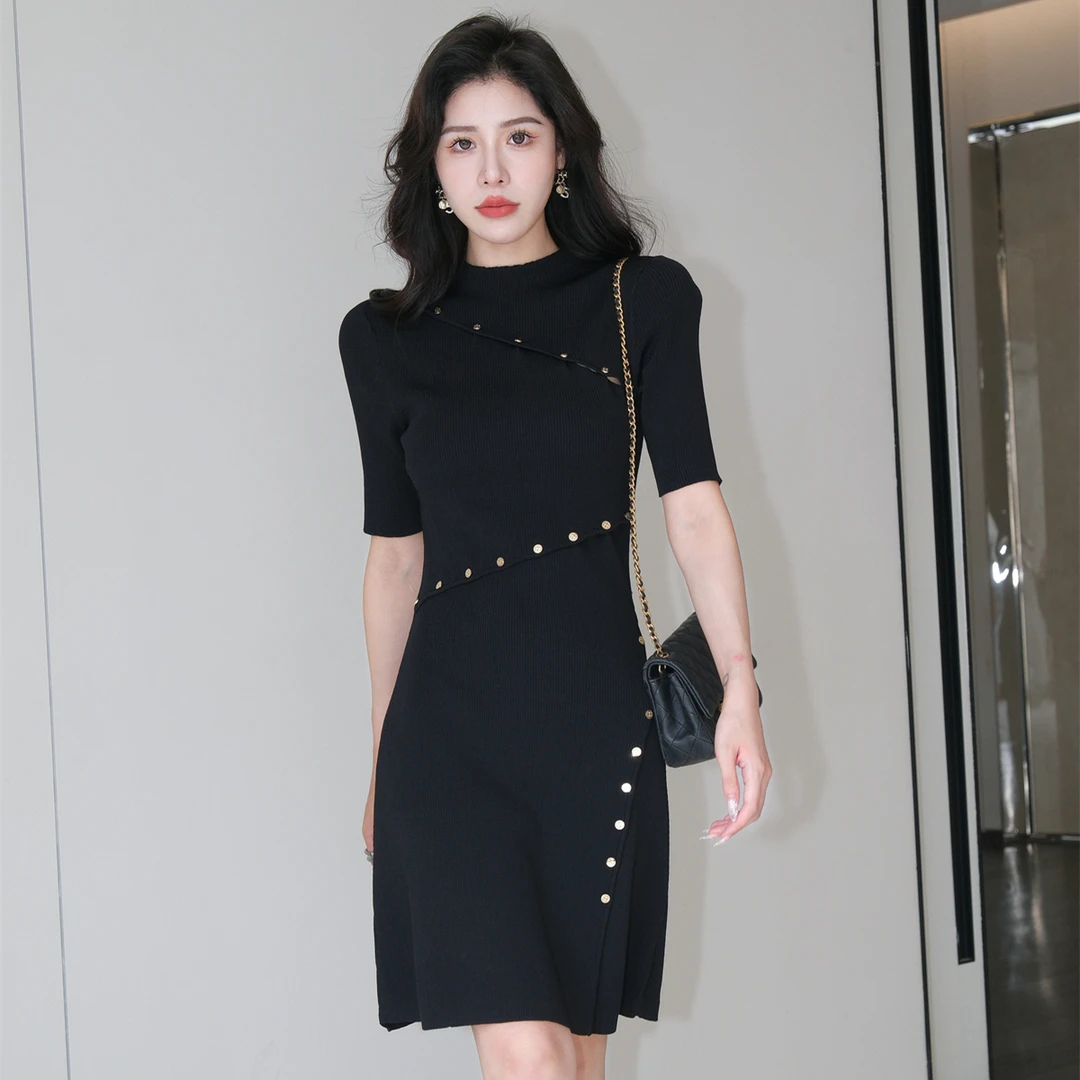 黑色针织连衣裙女夏季辣妹穿搭修身显瘦气质绝美法式赫本风小黑裙
