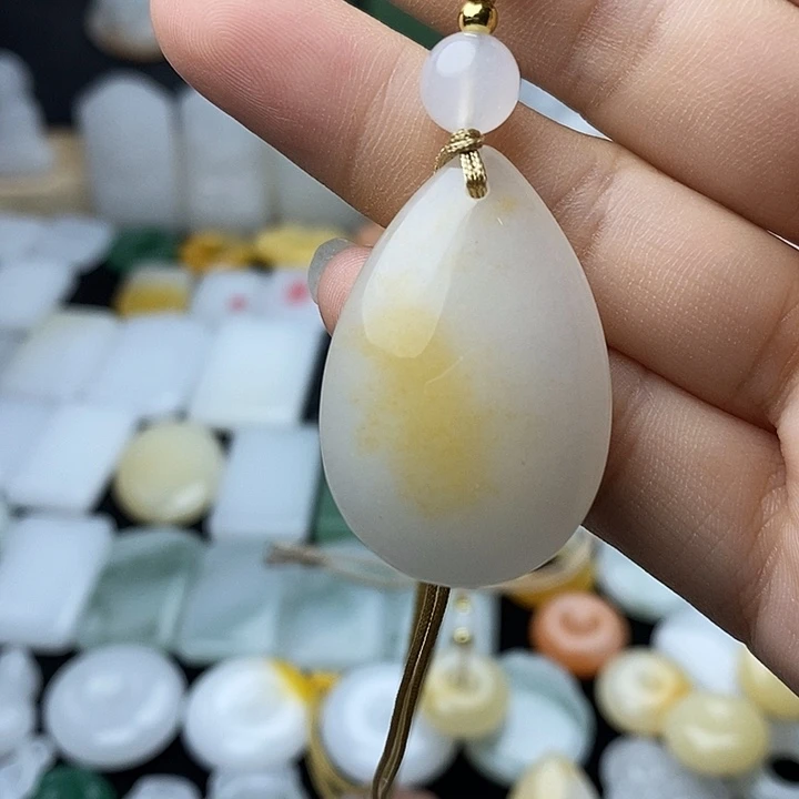 石英质玉未镶嵌颈饰青**檬