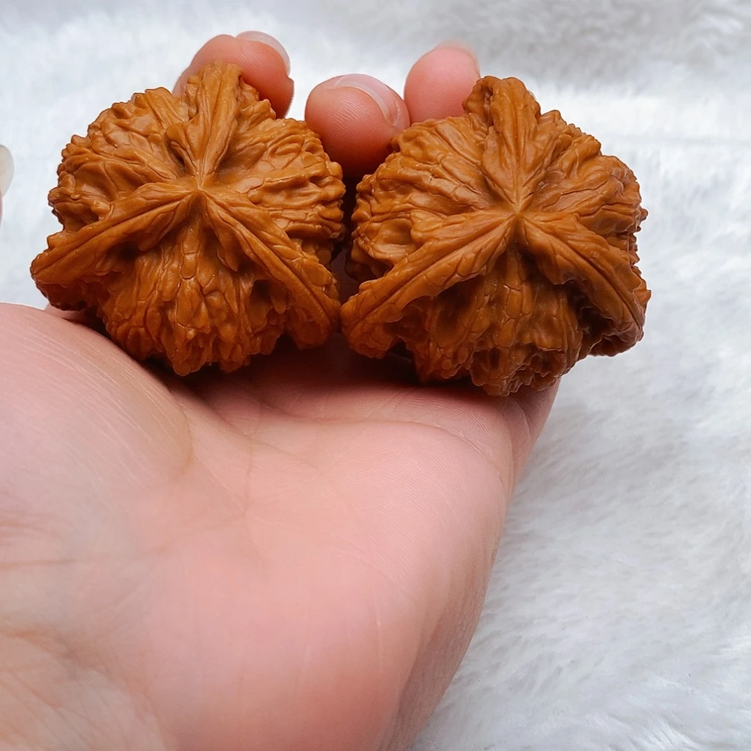 郑***文文玩核桃吊坠三棱