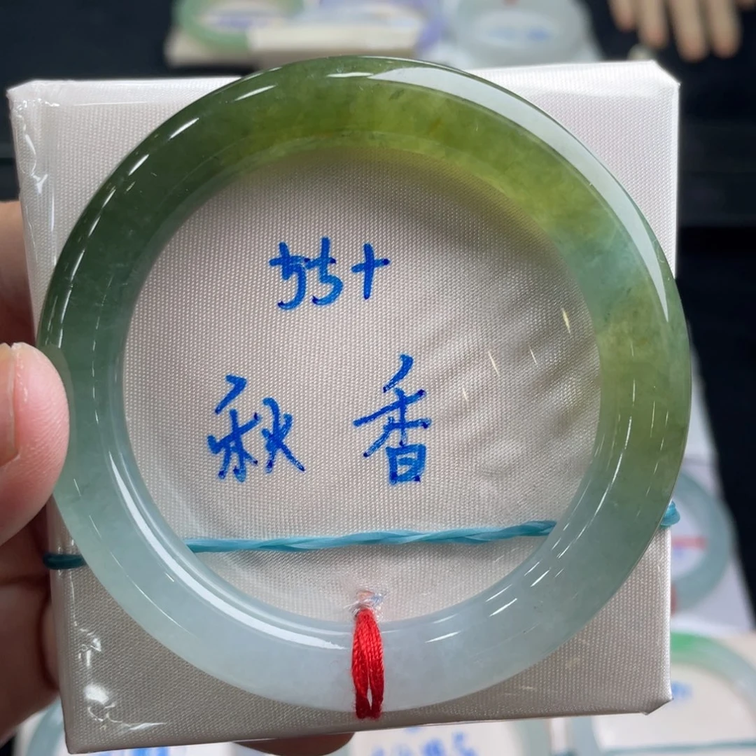 翡翠手镯未镶嵌翡翠手镯