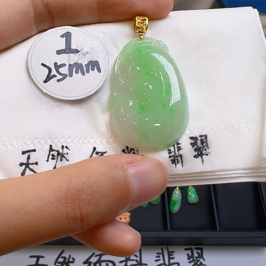 翡翠吊坠(不含链)18K金镶嵌翡翠