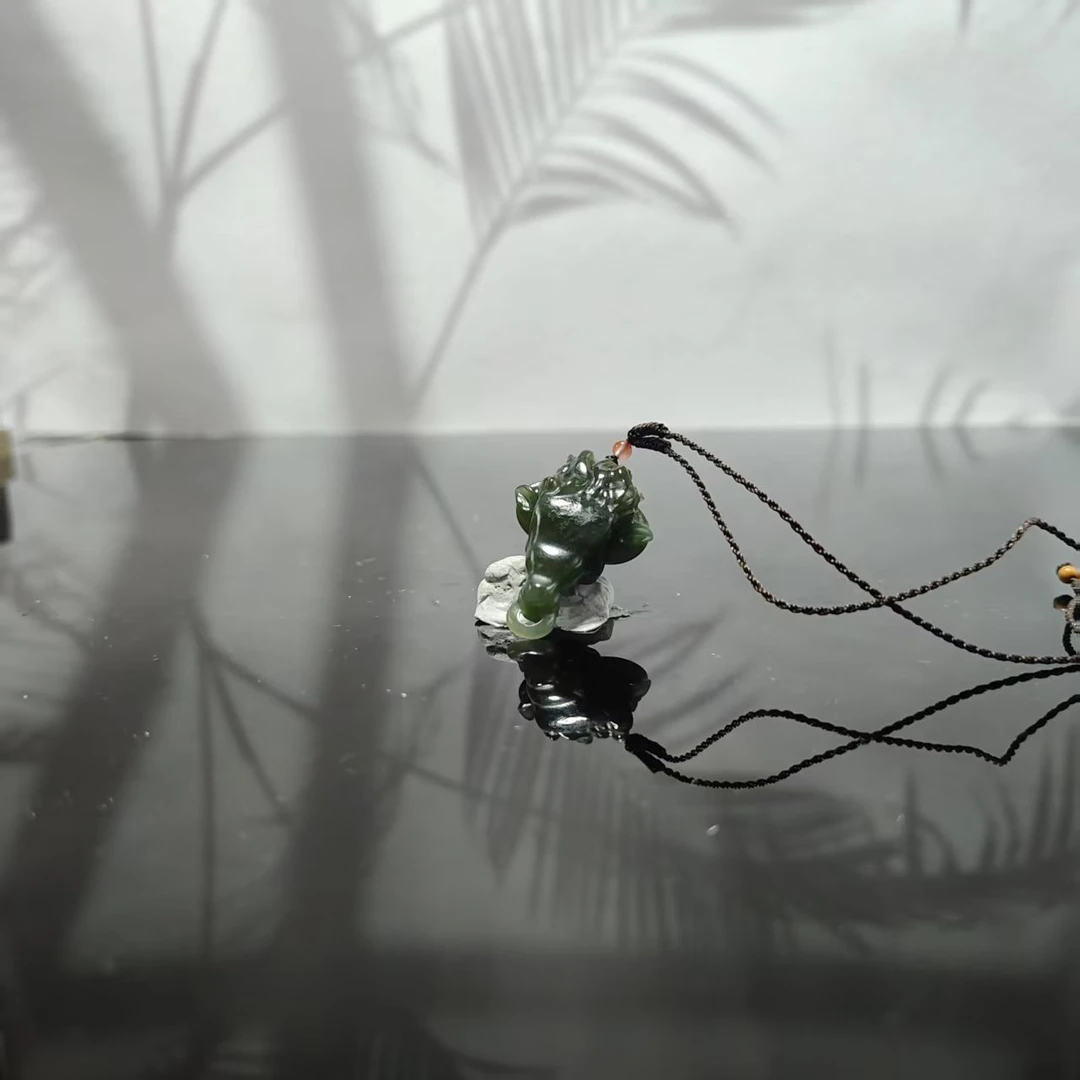 N和田玉牛气冲天吊坠0120