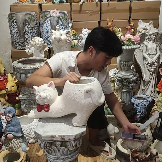 合成树脂翘屁股猫咪