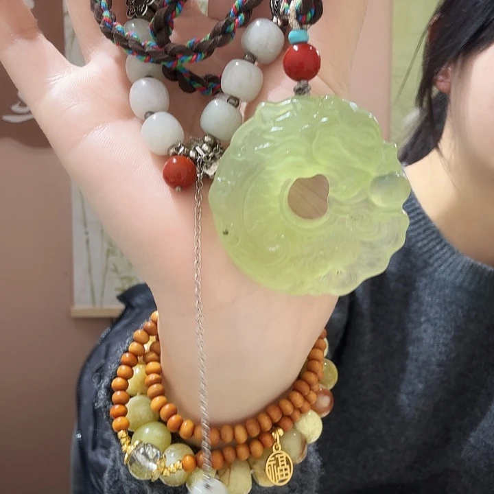 蛇纹石玉未镶嵌颈饰