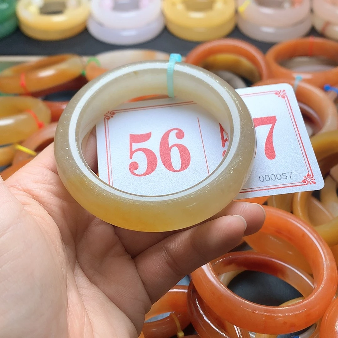 未镶嵌石英质玉（黄龙玉）手镯