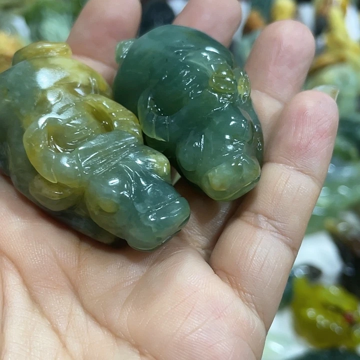 风***中蛇纹石玉未镶嵌颈饰