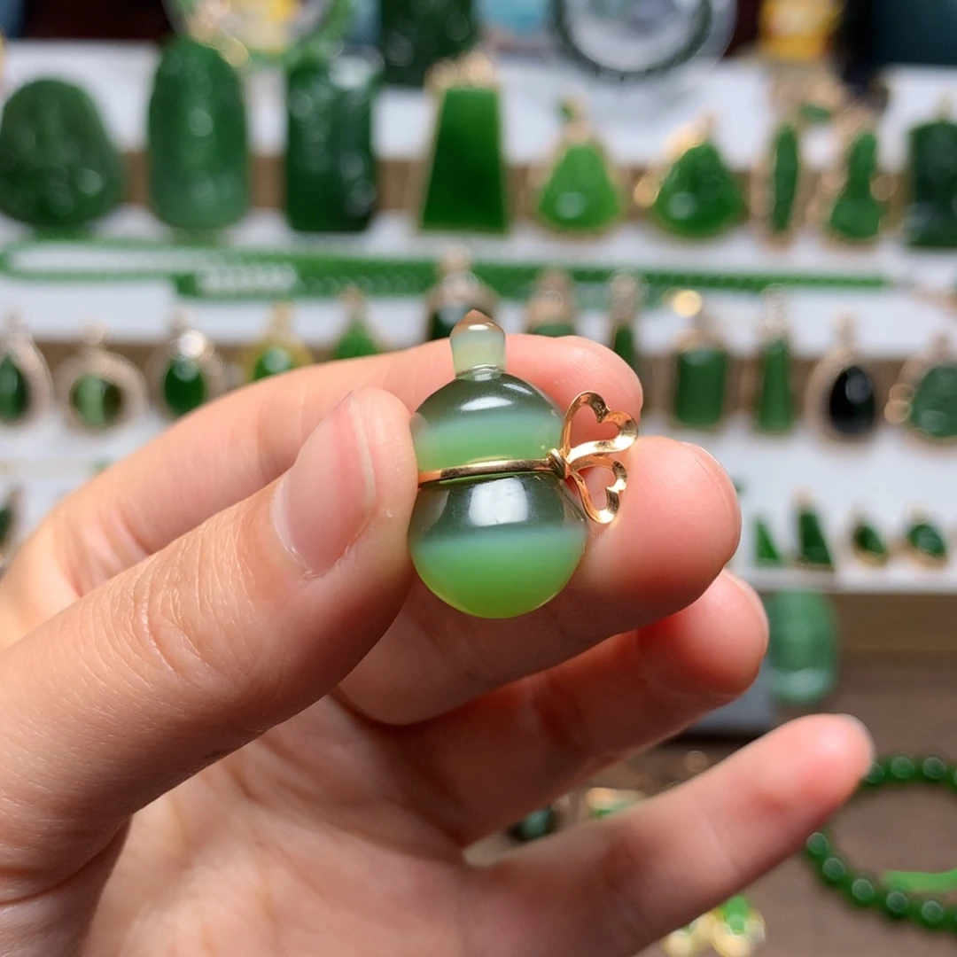 和田玉（碧玉）吊坠18K金镶嵌