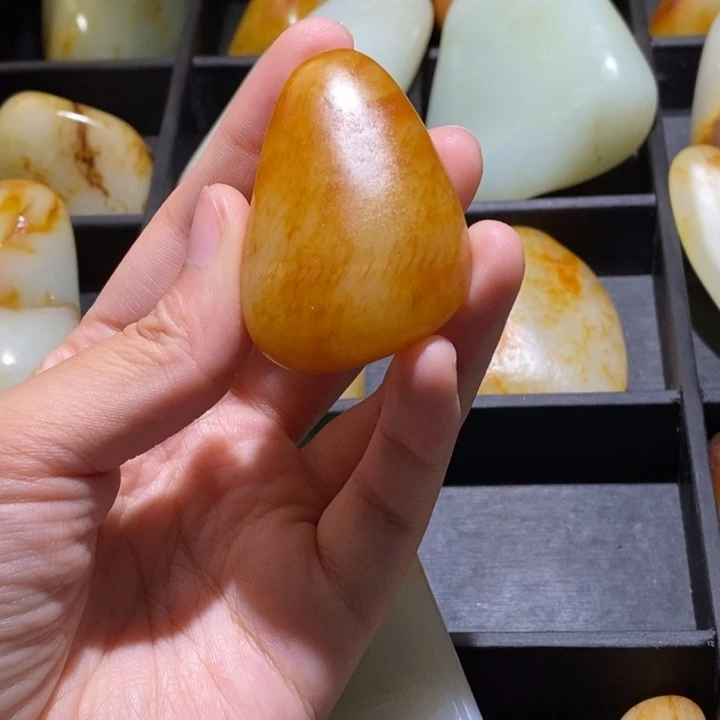 和田玉（糖玉）未镶嵌颈饰中****?