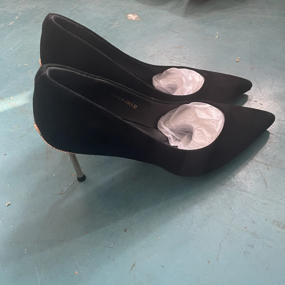 29黑色时尚女高跟鞋