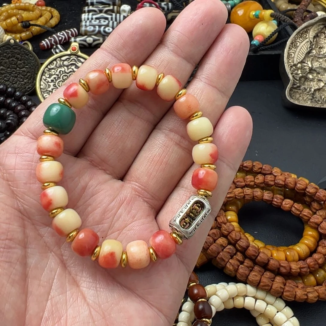 徐***子泥塑………………驼手串。