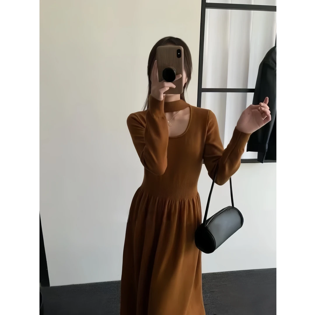 圆领裙子气质轻职风显瘦秋季长款中腰套头款高腰针织连衣裙