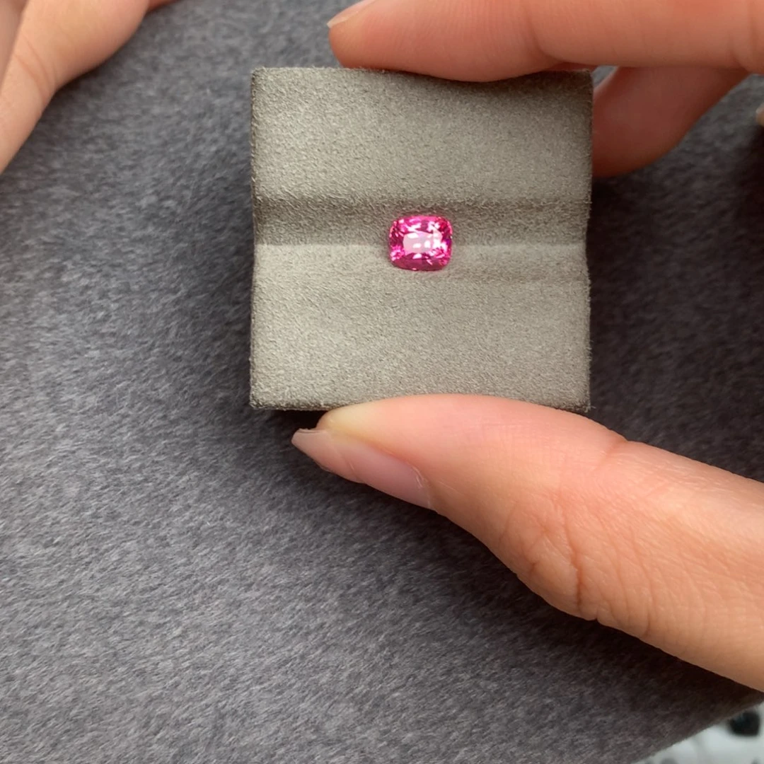 裸石尖晶石1.03ct热粉色马亨盖