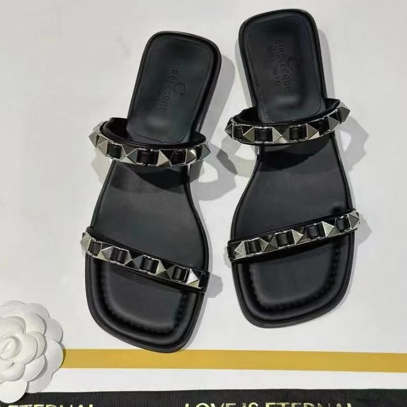 2025夏季新款外穿时尚铆钉平底方头露趾拖鞋5G11-7950