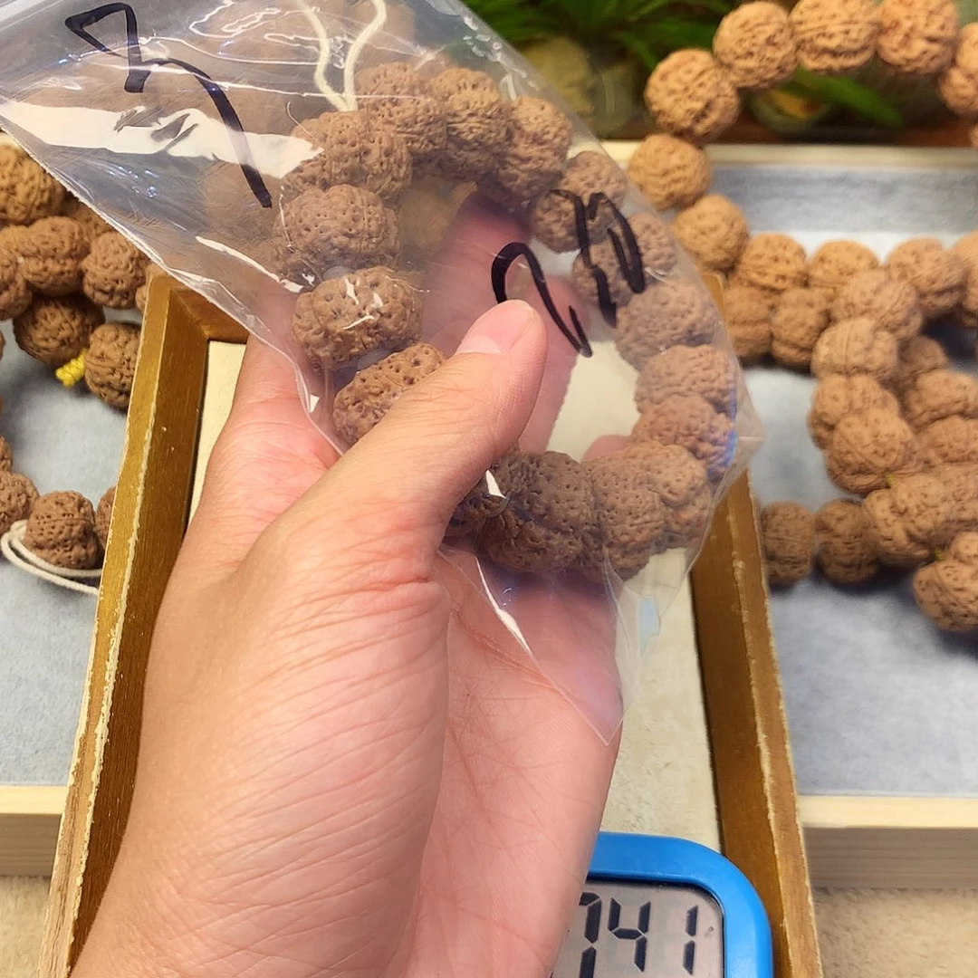 金刚菩提手串王*9。