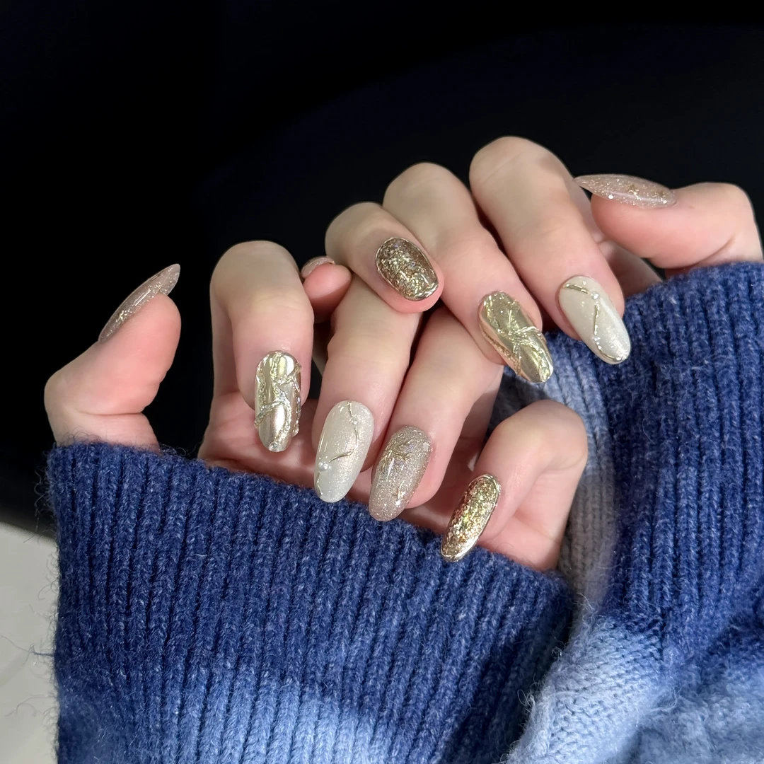 宏飞穿戴甲秋冬新款小雪花鎏金立体雕花轻奢显白精致纯手工穿戴甲