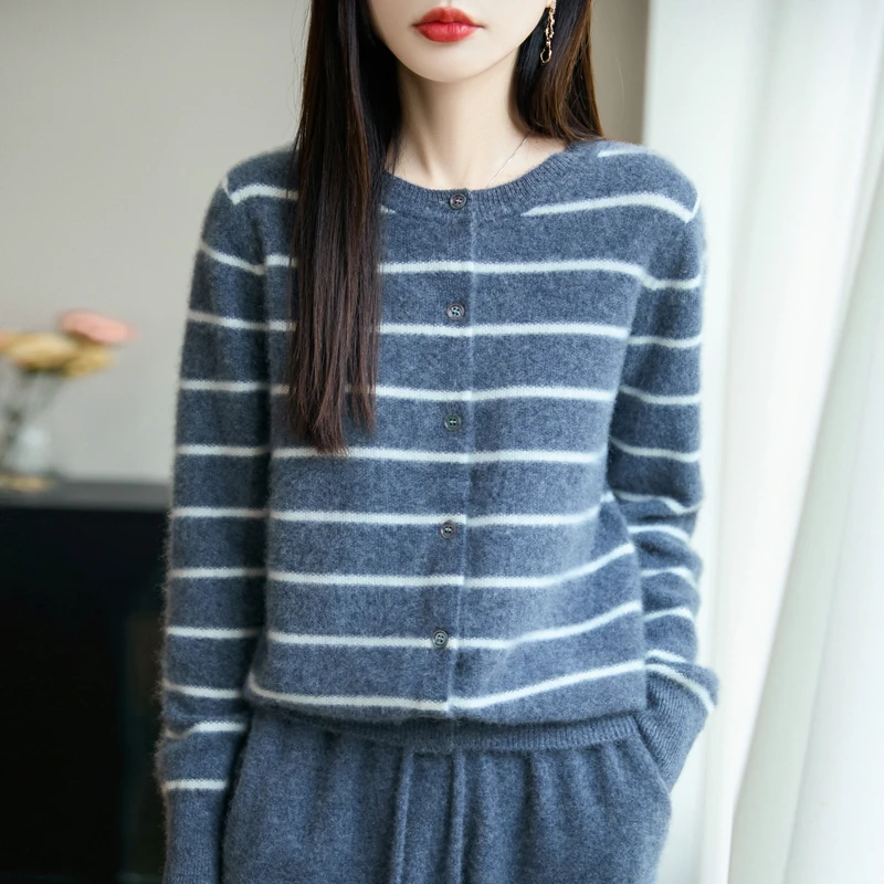高级感羊毛衫女2025秋冬款圆领时尚条纹