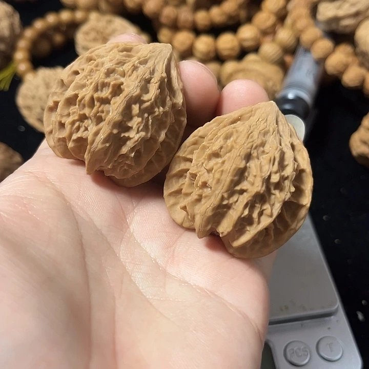 文玩核桃把件40左右老款灯笼，编号0010