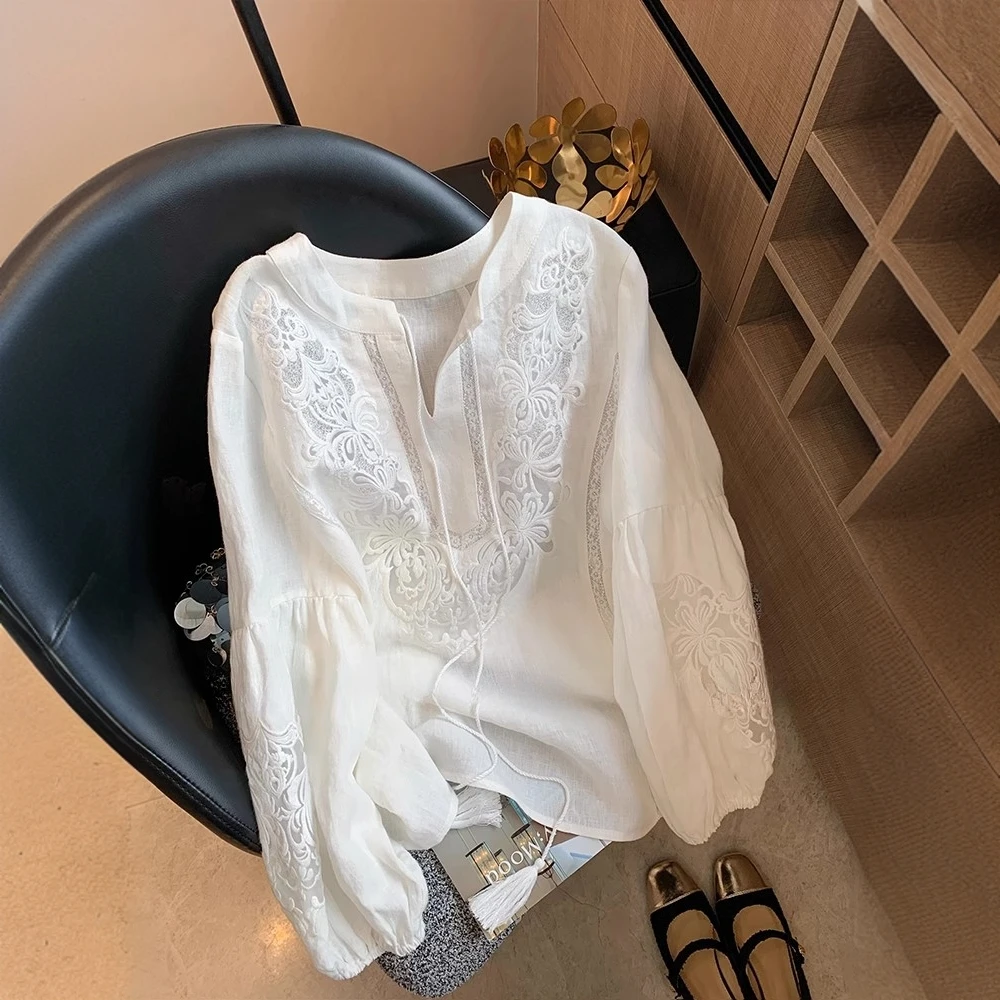 法式白色镂空刺绣衬衫上衣女2025早秋新款别致减龄慵懒风小衫潮