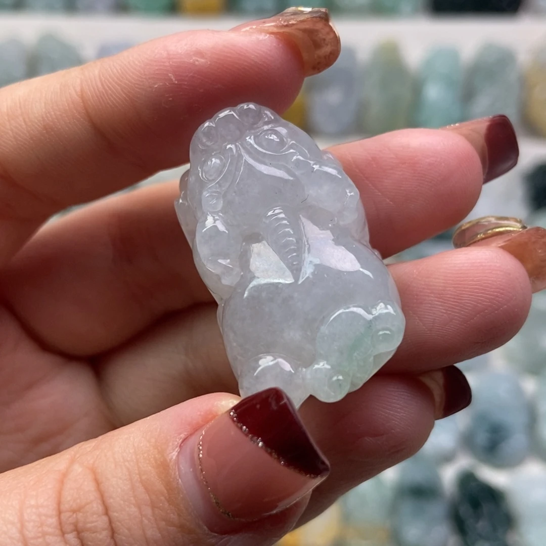 翡翠吊坠(赠链)未镶嵌