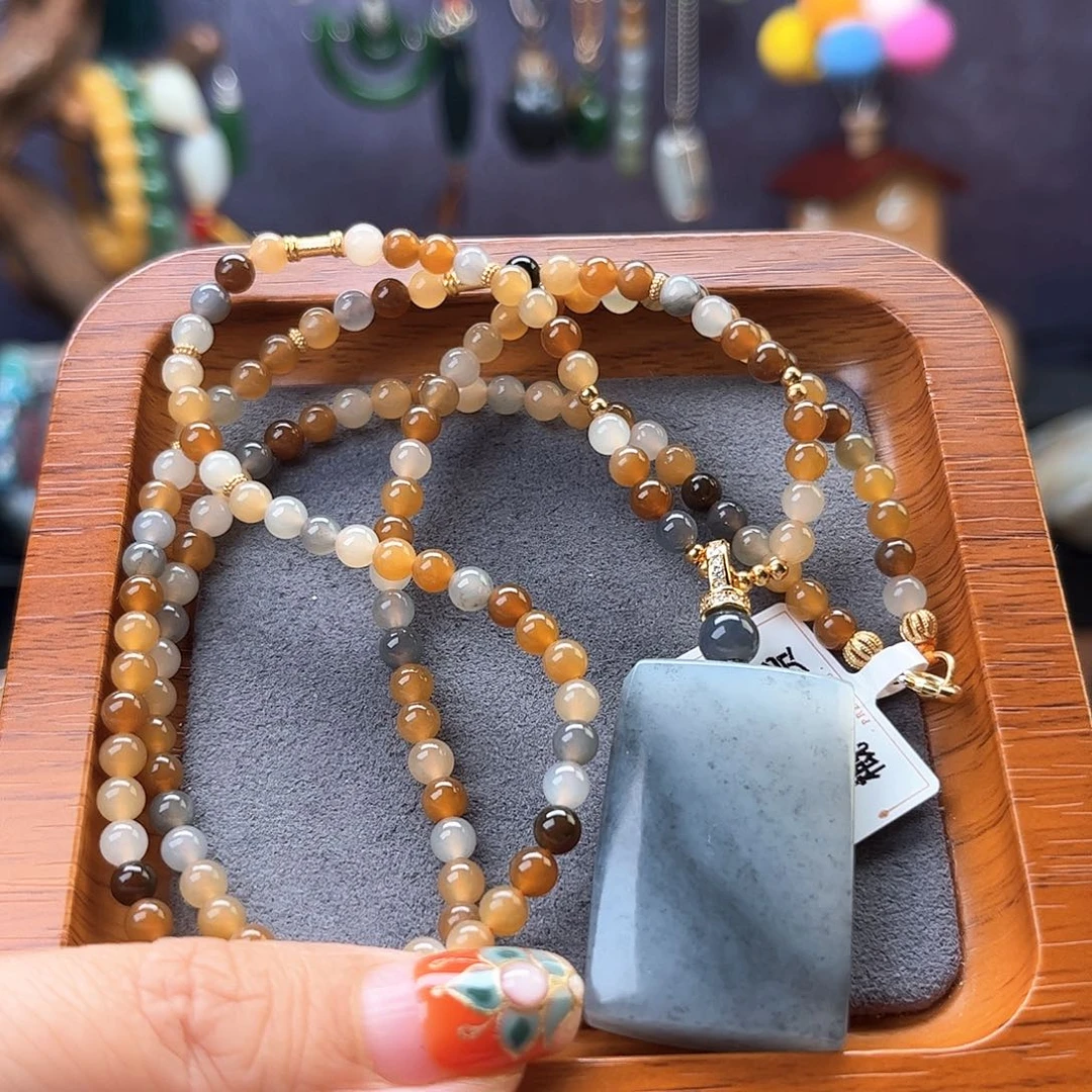 颈饰未镶嵌和田玉