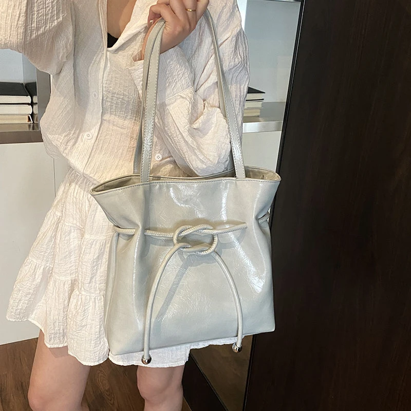 轻奢拉链暗袋腋下单根托特包单肩包洋气ins时尚云朵包夏季单肩