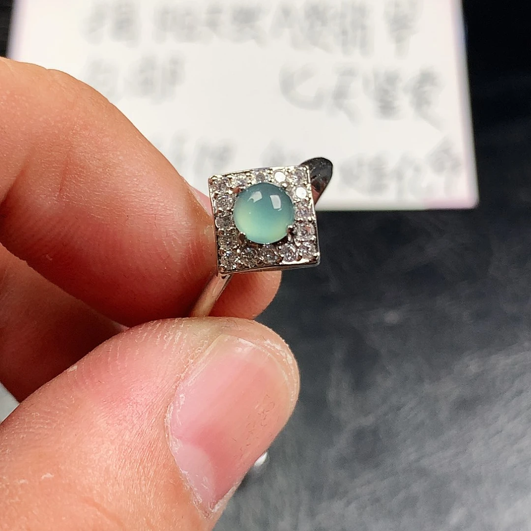 翡翠未镶嵌颈饰戒指