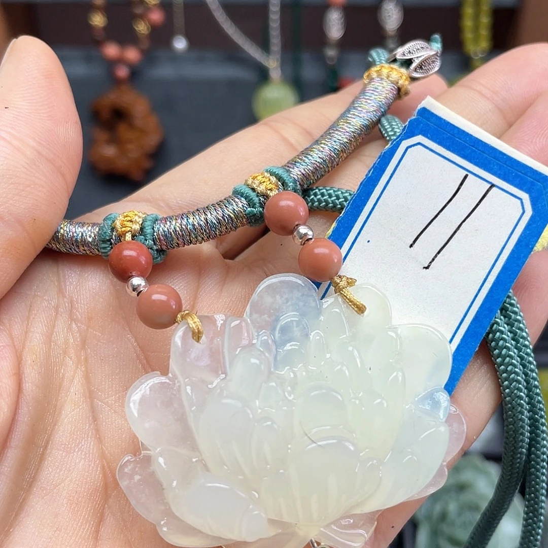 蛇纹石玉未镶嵌颈饰?**?