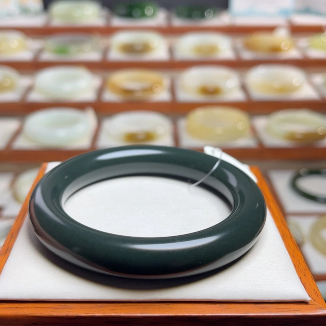 【闪购商品】未镶嵌手镯和田玉