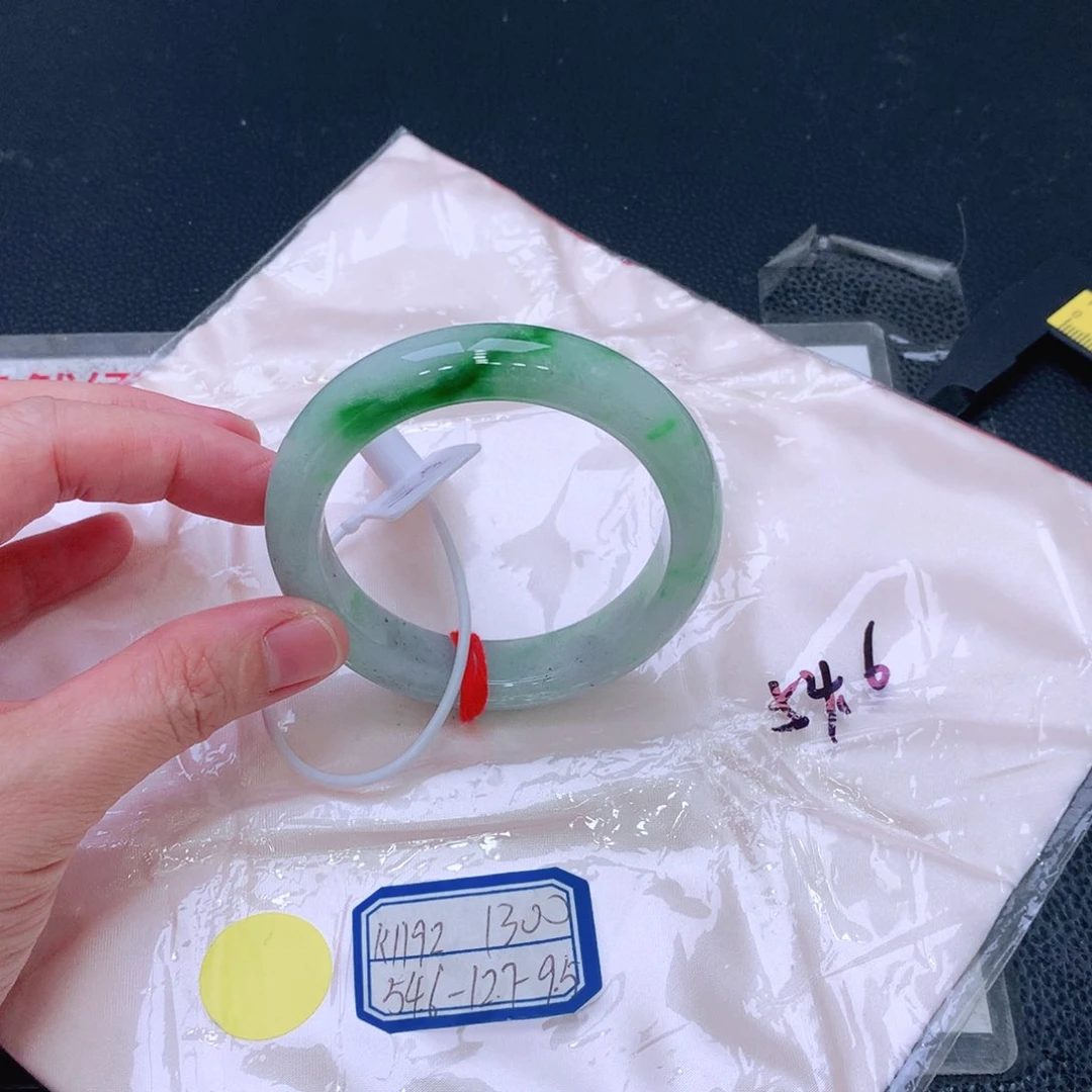 未镶嵌手镯翡翠缅甸翡翠手镯